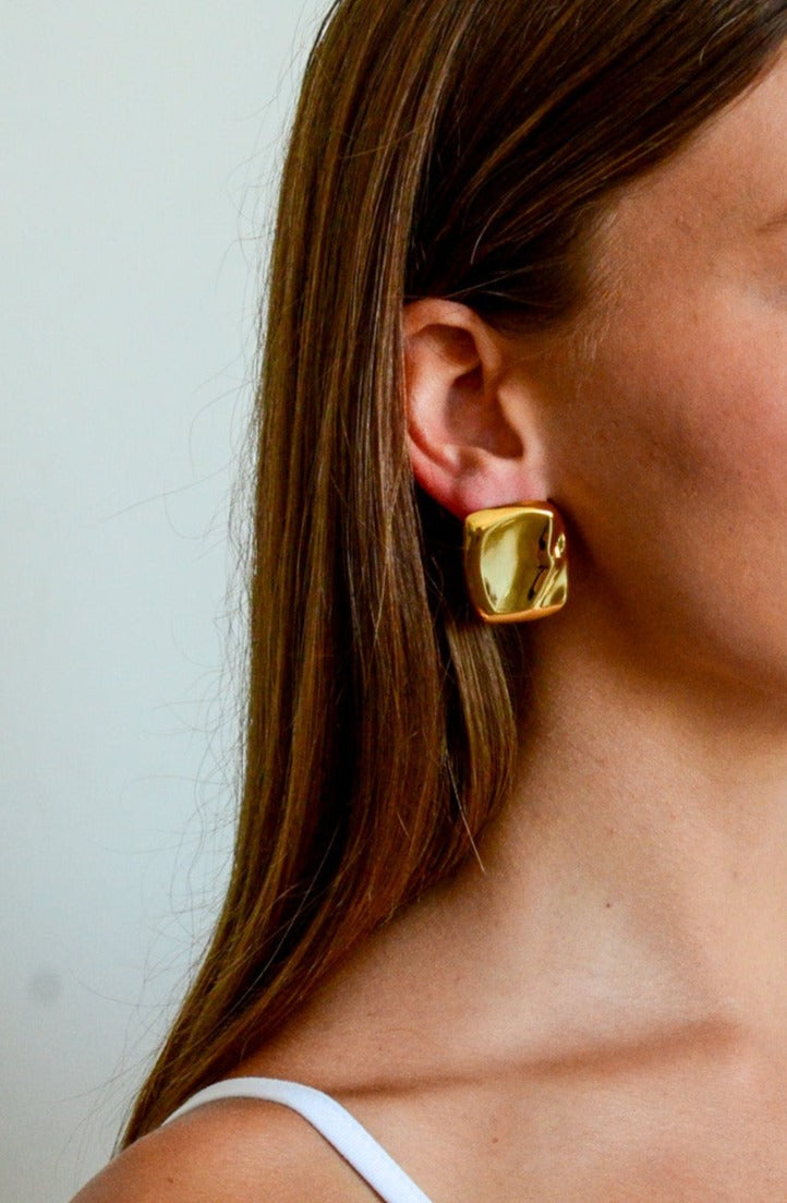 Tavullia Square Gold Earring