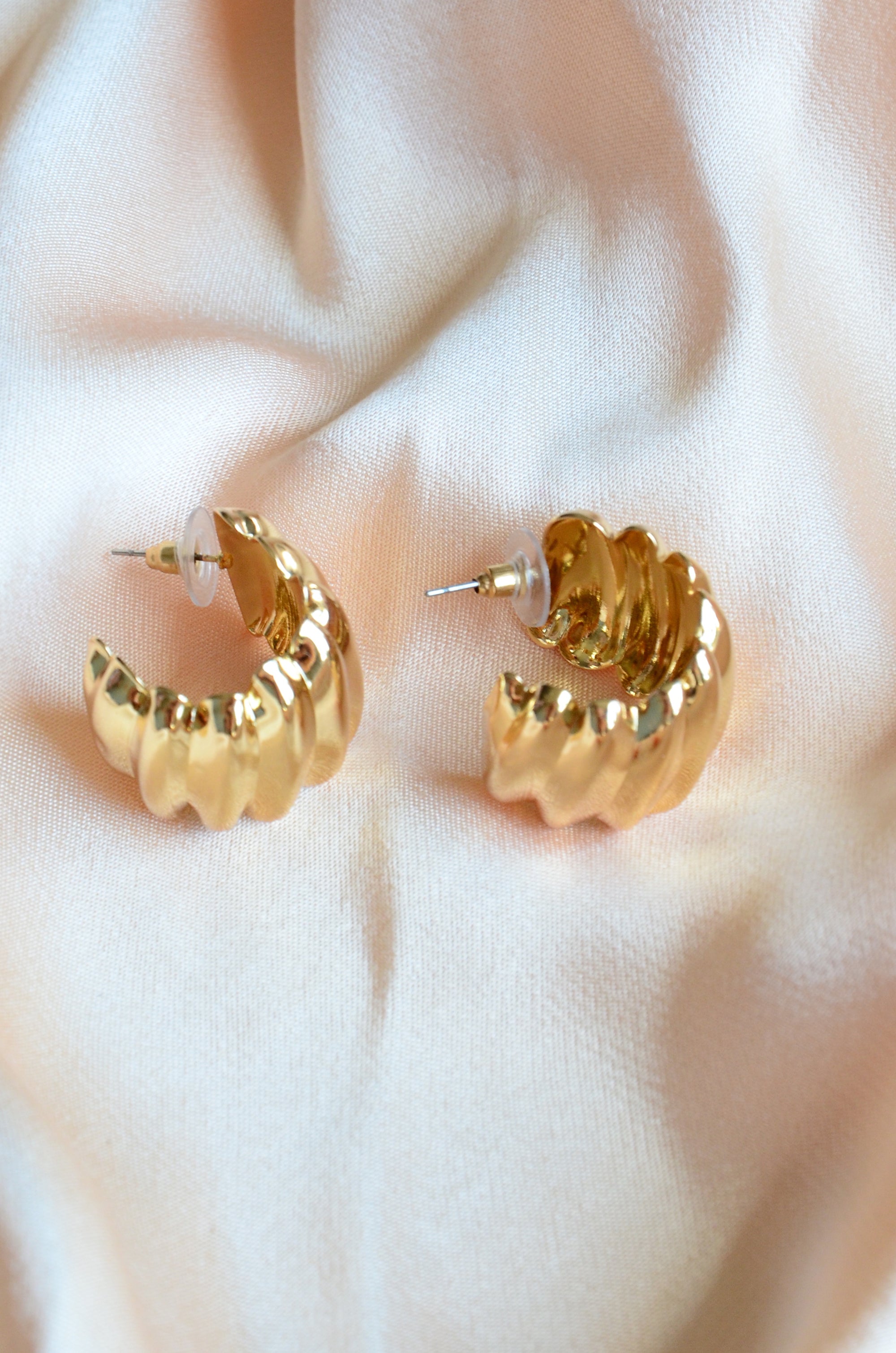 Ravenna Ridged Gold Hoop Earring