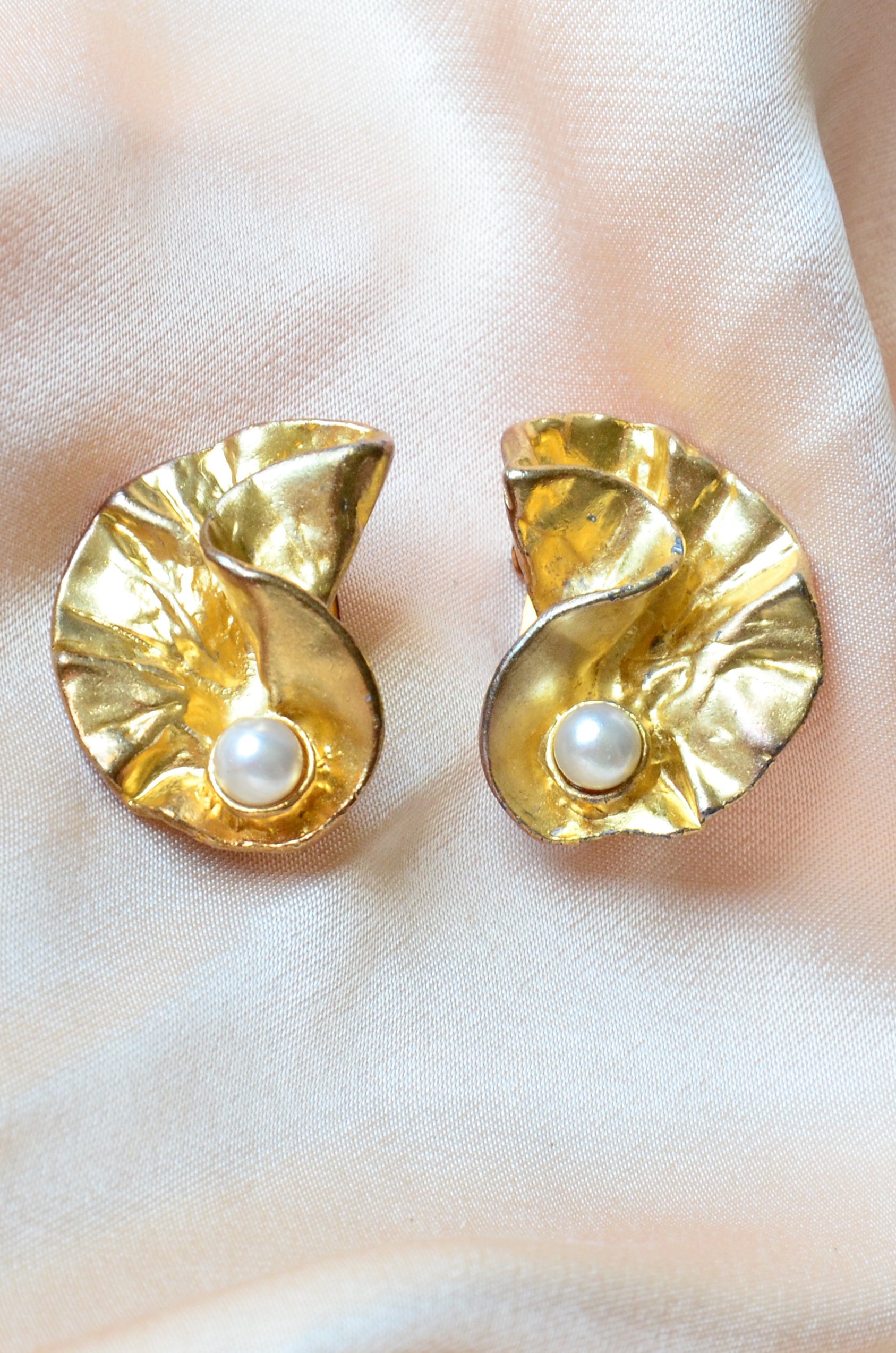 Irregular Textured Gold Pearl Earring