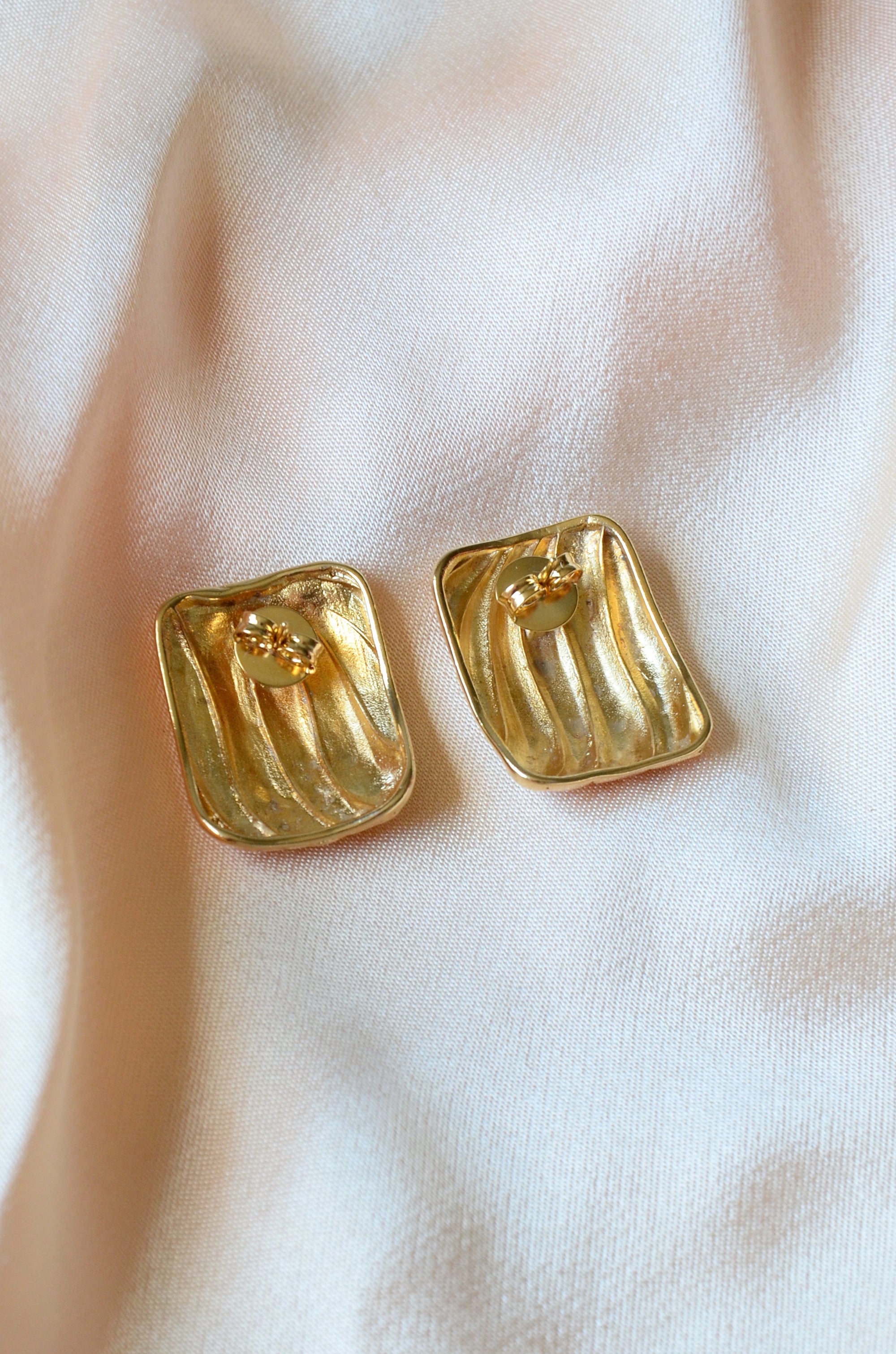 Rivara Gold Earring
