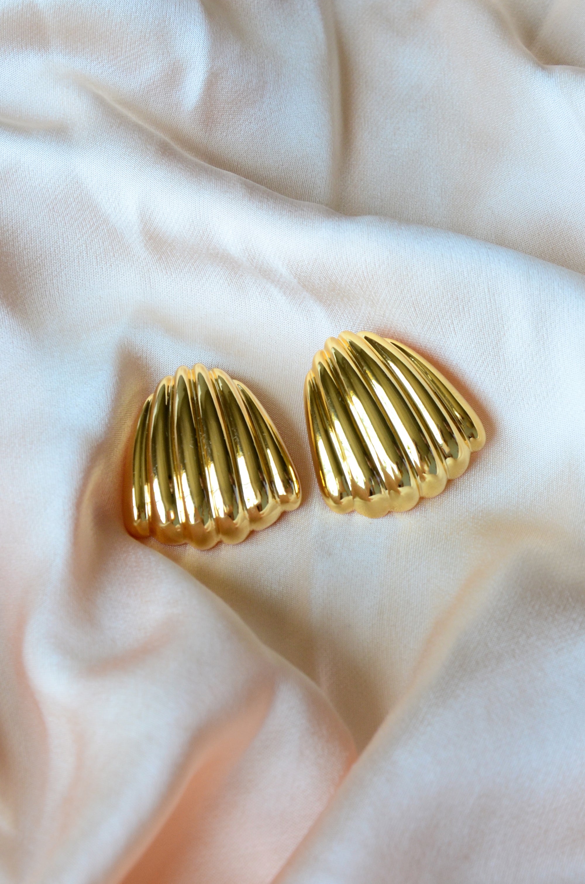 Rifiano Gold Shell Earring