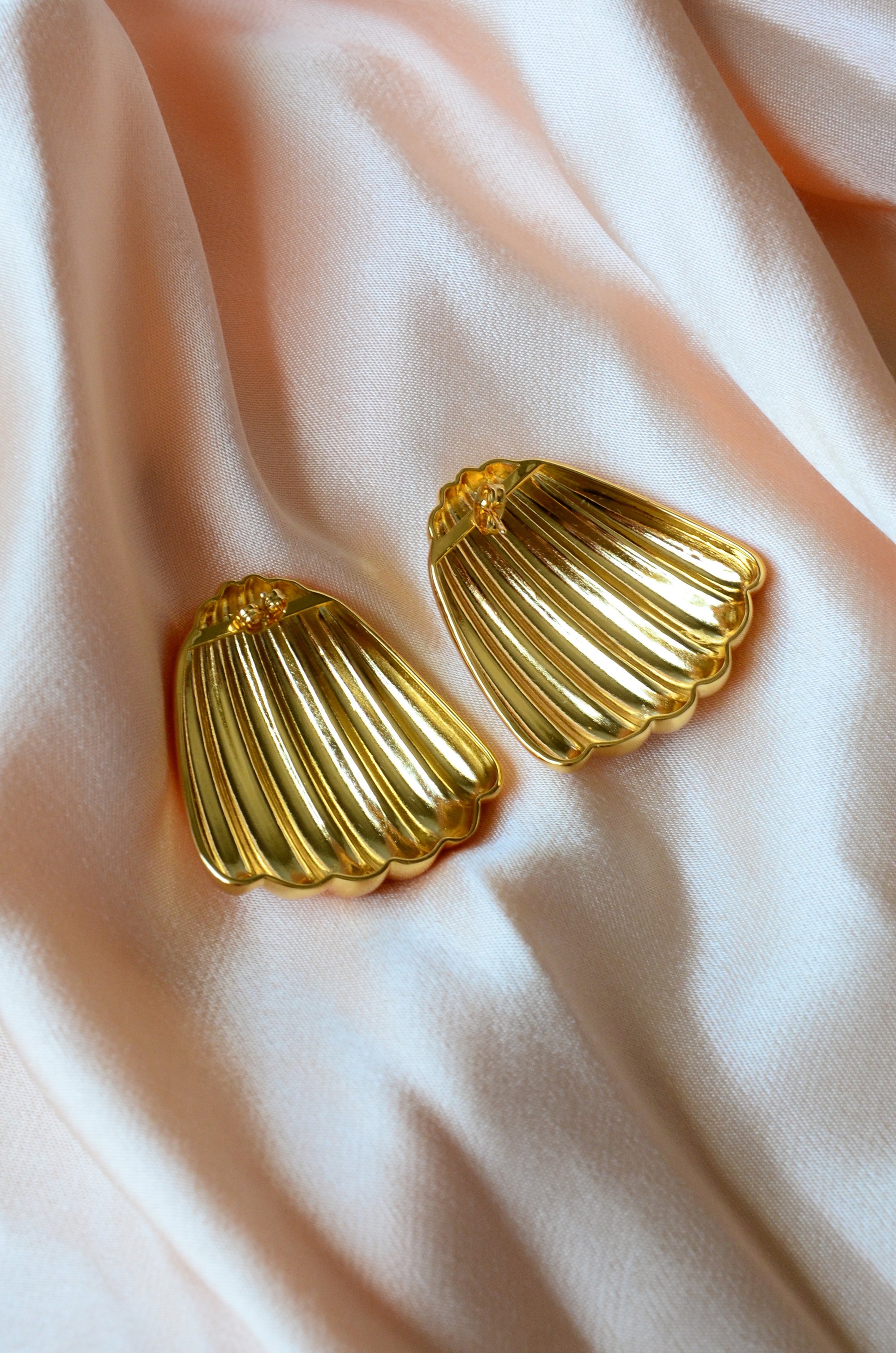 Rifiano Gold Shell Earring