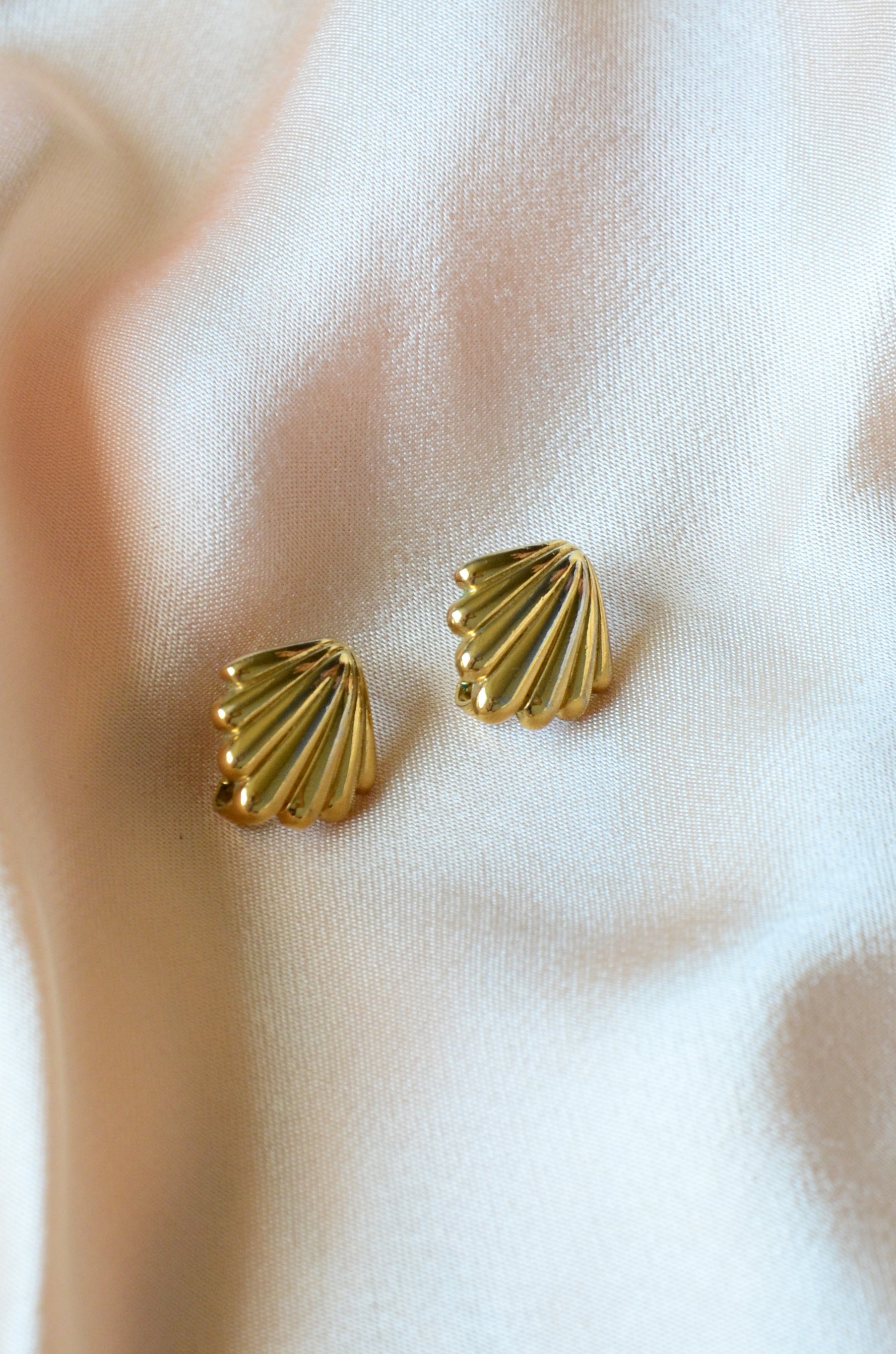 Scalloped Shell Earring