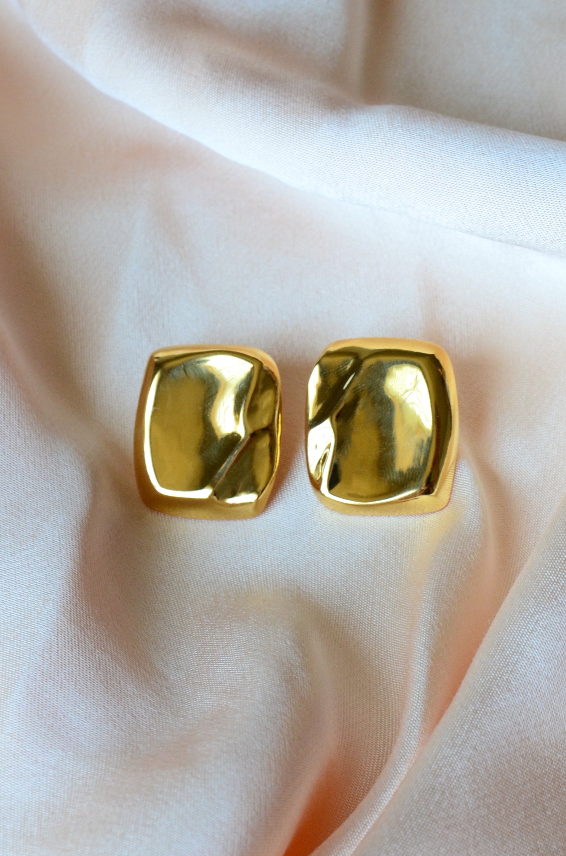 Tavullia Square Gold Earring
