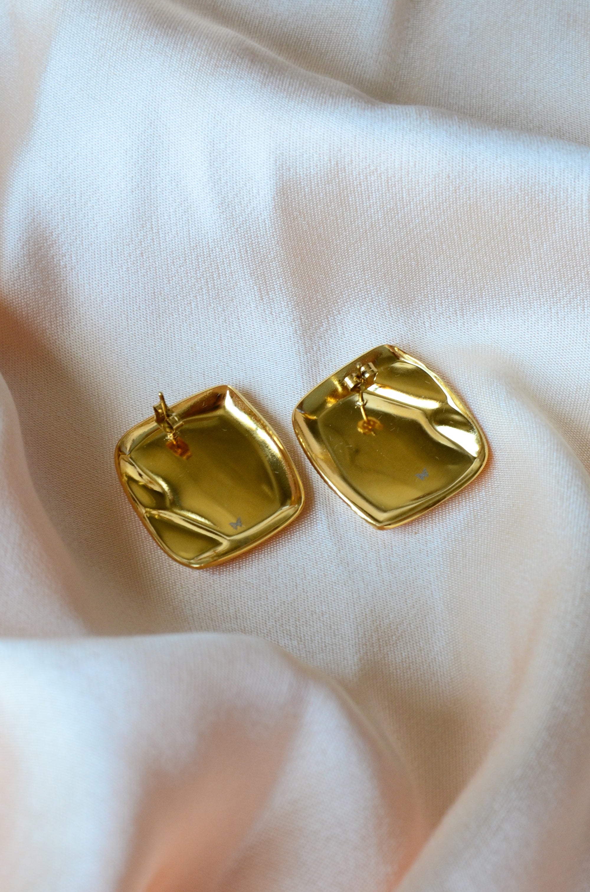 Tavullia Square Gold Earring