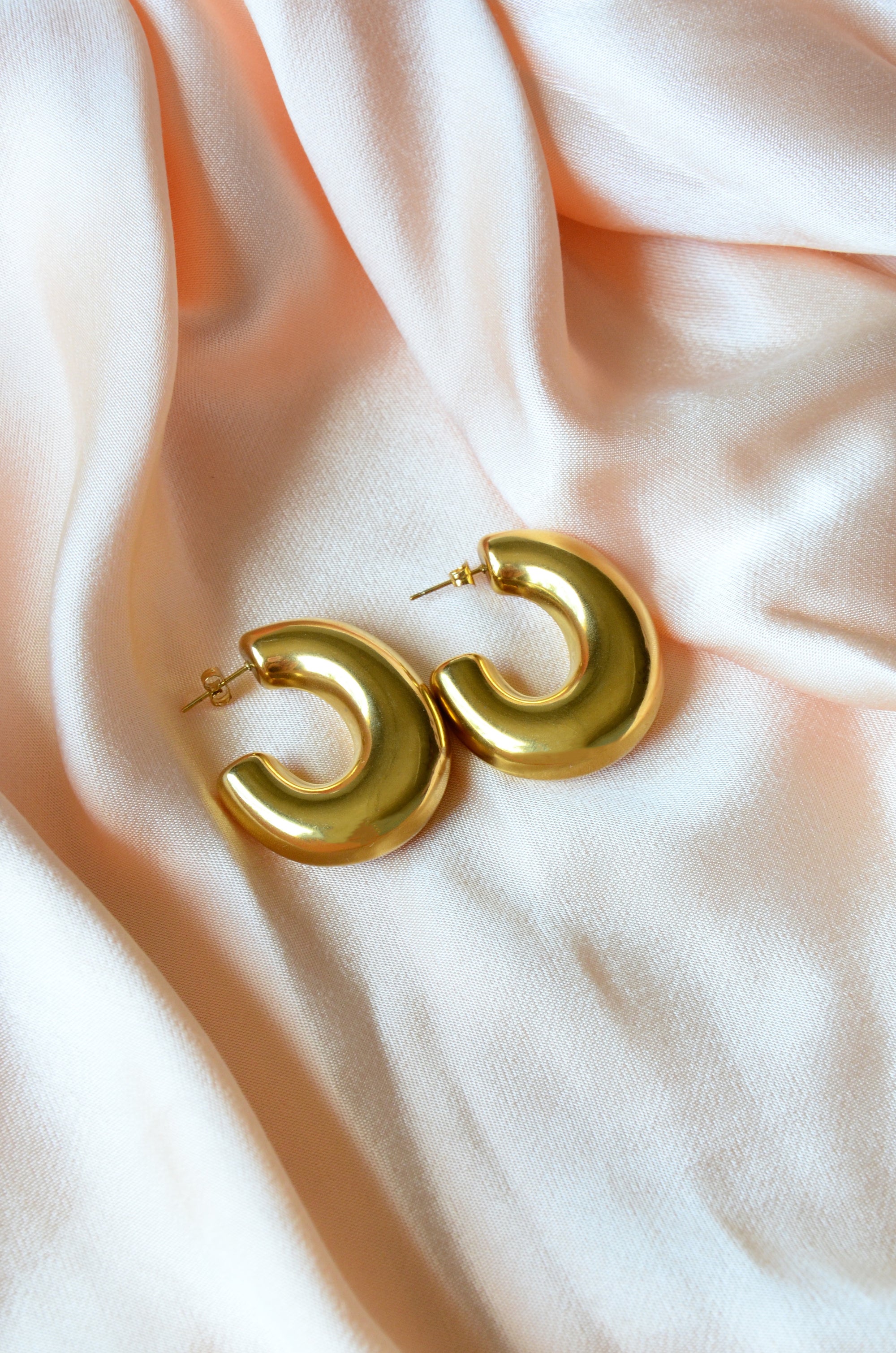 Verona Oval Hoop Earring
